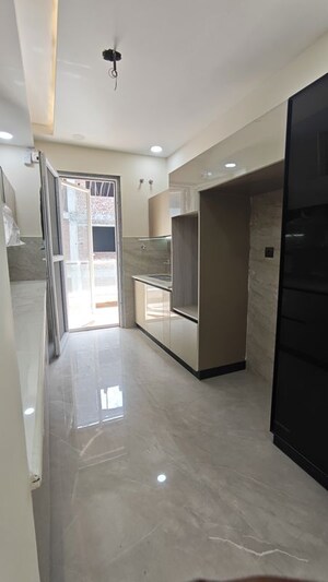 Building Lobby in 3 BHK Builder Floor at BPTP District 3, Sector 85 – for Sale