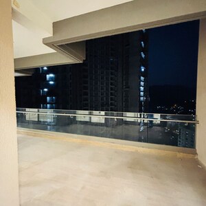 Room in 2.5 BHK Apartment at Prestige Siesta, Ghati Pada – for Rent