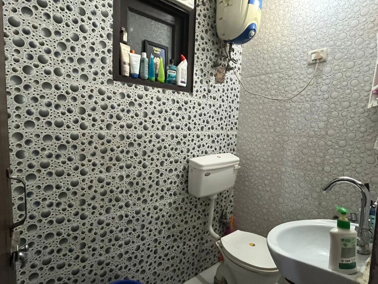 Bathroom, neb sarai 1 Bedroom 450 Sq.Ft. Builder Floor In Neb Sarai Delhi 10087442