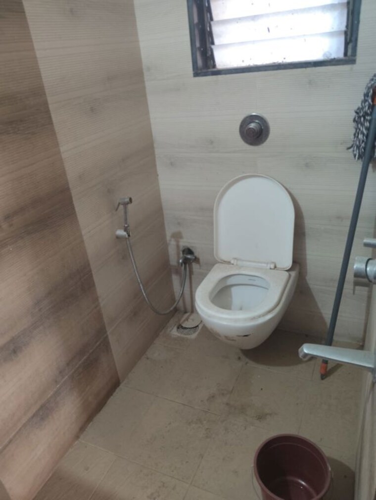 Bathroom, kishor-darshan-apartment 1 Bedroom 450 Sq.Ft. Apartment In Andheri West Mumbai 10087459