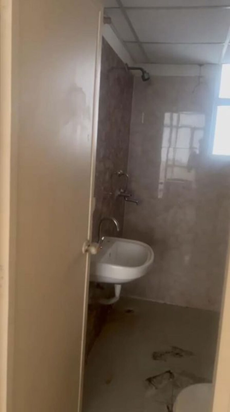 Bathroom, radicon-vedantam 3 Bedroom 1227 Sq.Ft. Apartment In Sector 16c Greater Noida Greater Noida 10087481