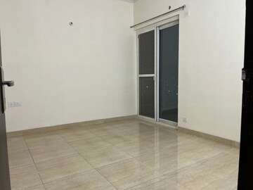 Room in 3 BHK Apartment at Gaur Sportswood, Sector 79 – for Rent