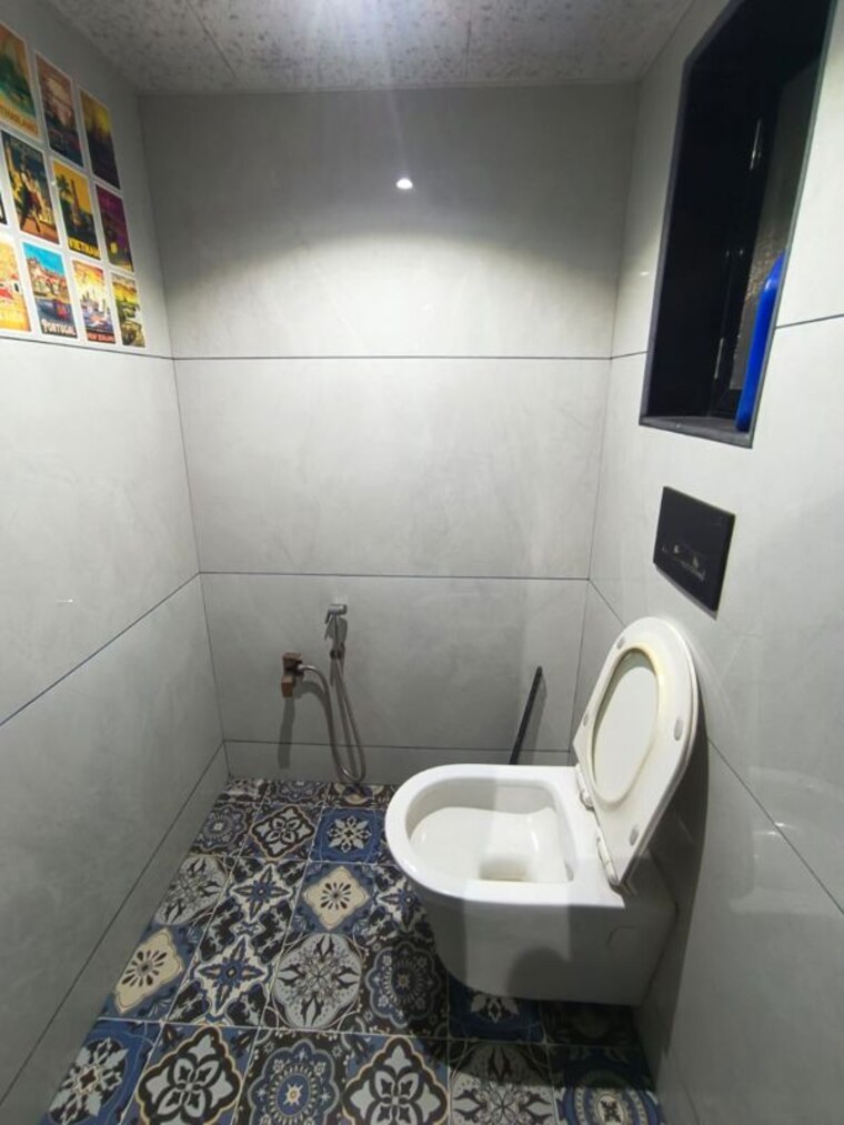 Bathroom, chembur 1 Bedroom 750 Sq.Ft. Apartment In Chembur Mumbai 10087529