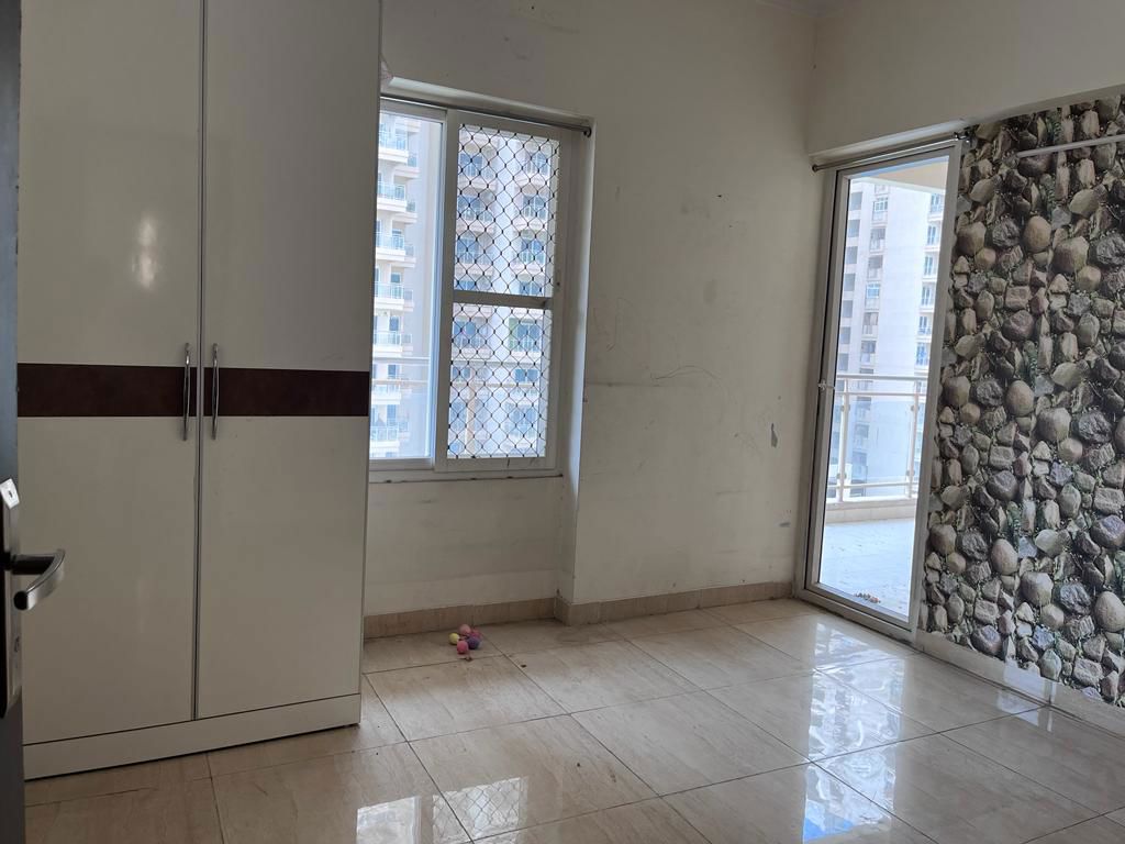 3.5 BHK Apartment For Rent in Gaur Sportswood