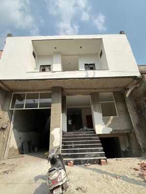  Showroom For Sale in Sector 9