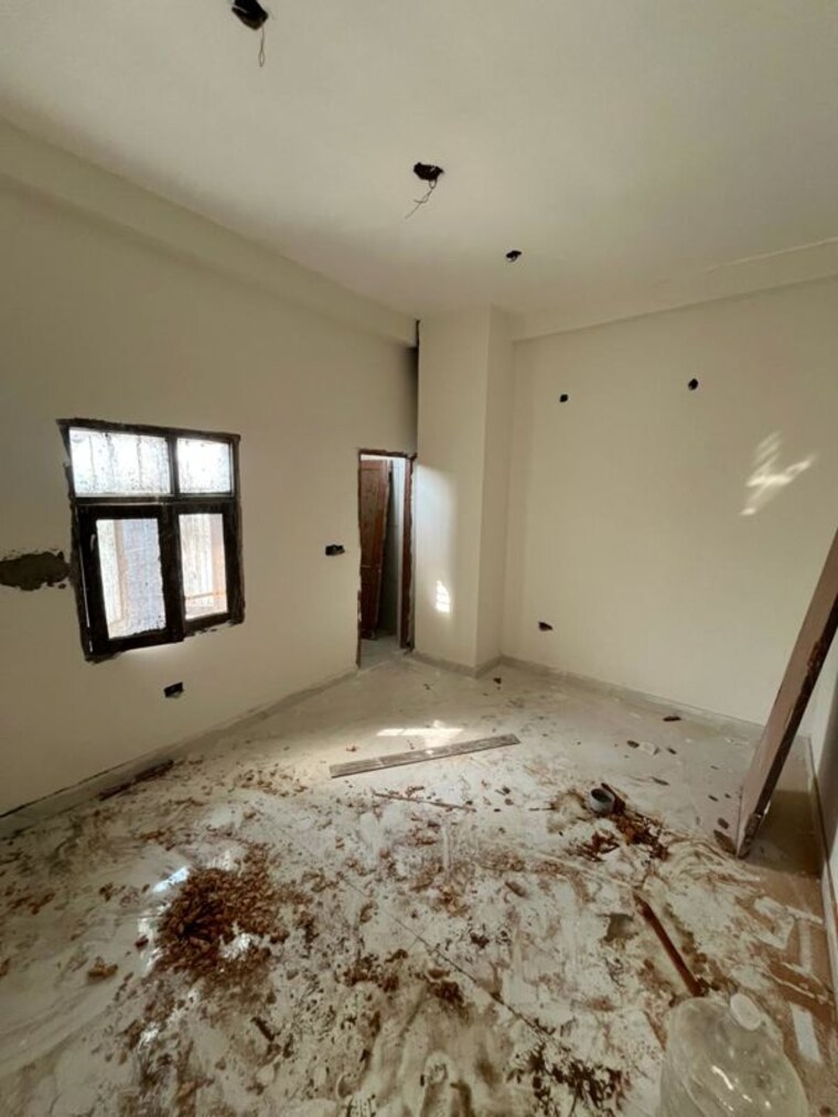 Room, sector 9 Commercial Showroom 350 Sq.Yd. In Sector 9 Faridabad 10087592