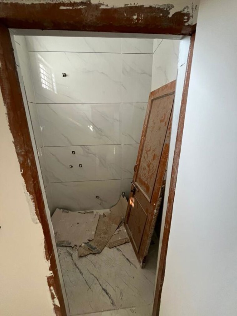 undefined, sector 9 Commercial Showroom 350 Sq.Yd. In Sector 9 Faridabad 10087592