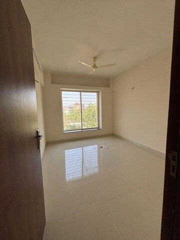 Room in 2 BHK Apartment at B U Bhandari Vaastu Viva, Wakad – for Rent