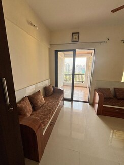 2 BHK Apartment For Rent in Om Tropica