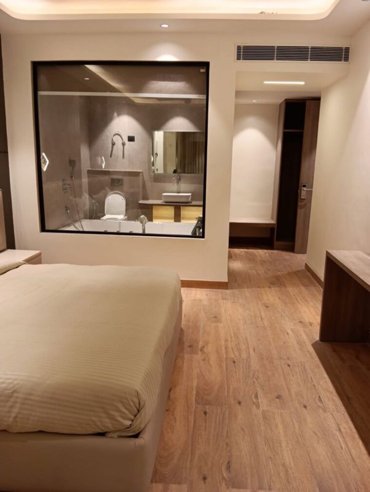 Room, sector 28 Commercial Showroom 500 Sq.Yd. In Sector 28 Gurgaon 10087609