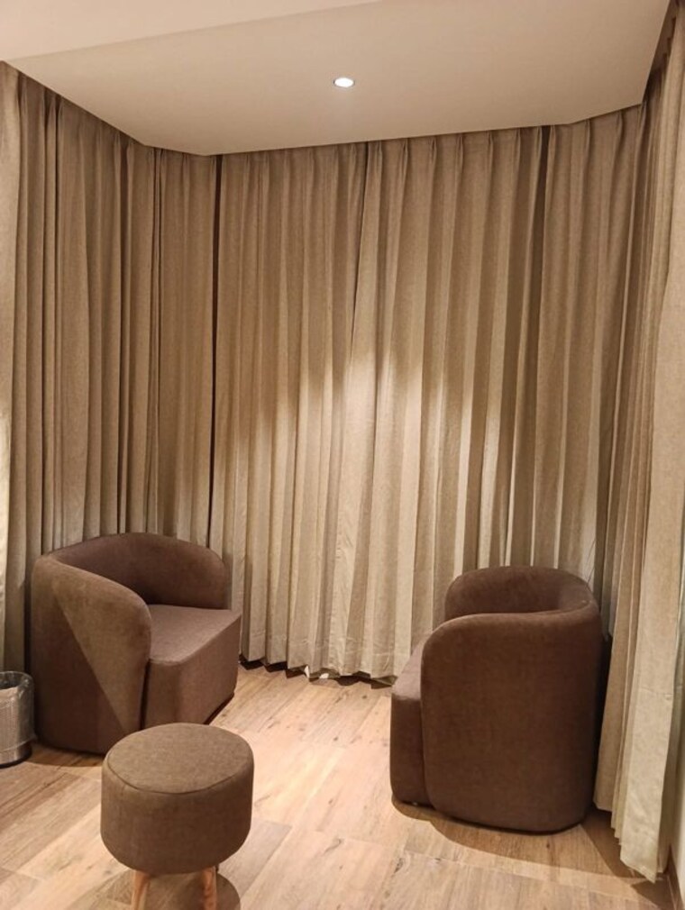 Living Room, sector 28 Commercial Showroom 500 Sq.Yd. In Sector 28 Gurgaon 10087609