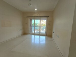 Room in 2 BHK Apartment at RNA Continental, Chembur – for Rent