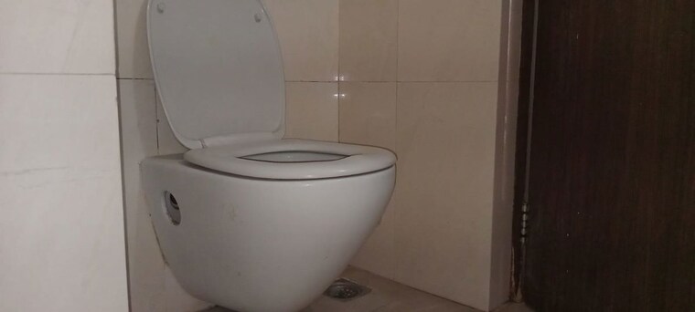 Bathroom, panchshil-towers 3.5 Bedroom 2200 Sq.Ft. Apartment In Kharadi Pune 10087654