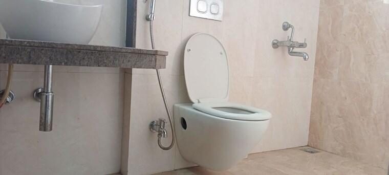 Bathroom, panchshil-towers 3.5 Bedroom 2200 Sq.Ft. Apartment In Kharadi Pune 10087654
