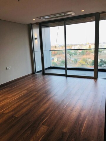 Room in 3.5 BHK Apartment at Panchshil Towers, Kharadi – for Sale