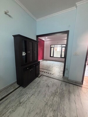 Room in 2 BHK Independent House at Gomti Nagar – for Rent