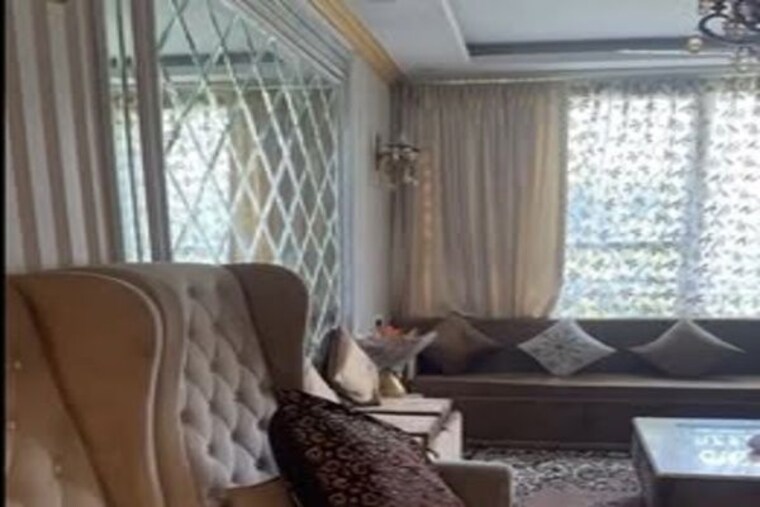 Living Room, nizamuddin east 3 Bedroom 200 Sq.Yd. Builder Floor In Nizamuddin East Delhi 10073173