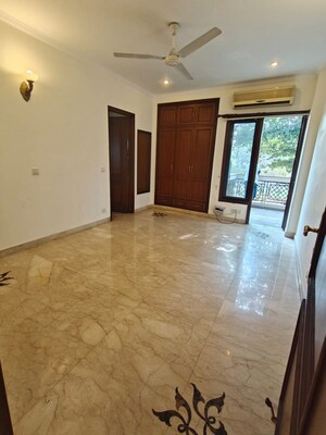 Room in 3 BHK Builder Floor at Chanakyapuri – for Sale