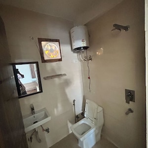 Bathroom in 1 RK Builder Floor at DLF City Phase III, Dlf Cyber City – for Rent