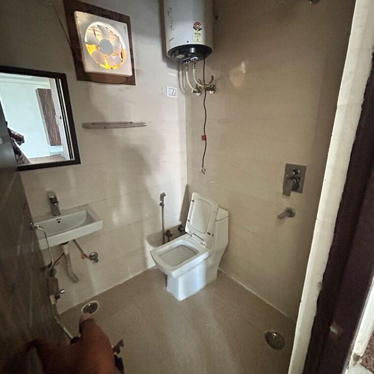 Bathroom, dlf-city-phase-iii 1 RK 460 Sq.Ft. Builder Floor In Dlf Cyber City Gurgaon 10087775