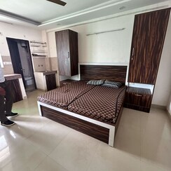 1 RkBuilder Floor For Rent in DLF City Phase III