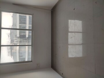 Room in 1 BHK Apartment at Hiraco Eminence, Mira Road – for Sale