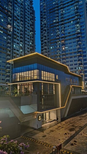  Apartment For Rent in Amanora Gold Towers, Hadapsar