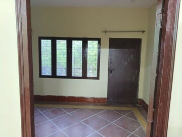 Room in 2 BHK Builder Floor at Mansarover Colony, Line Par – for Rent