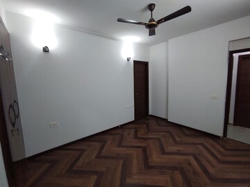Room in 2 BHK Apartment at Samridhi Luxuriya Avenue, Sector 150 – for Rent