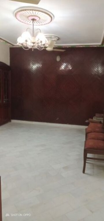Room in 3 BHK Apartment at Vasant Kunj – for Rent
