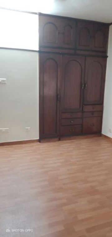 Room in 3 BHK Apartment at Vasant Kunj – for Rent