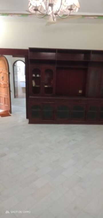 Room in 3 BHK Apartment at Vasant Kunj – for Rent