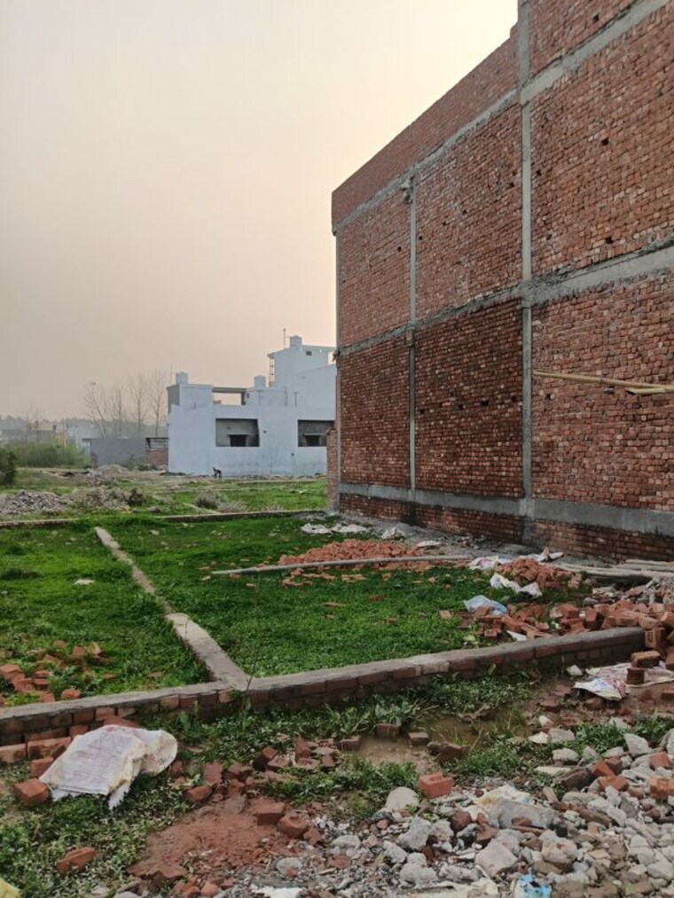 Garden, chandrabani  100 Sq.Yd. Plot In Chandrabani Dehradun 10087853