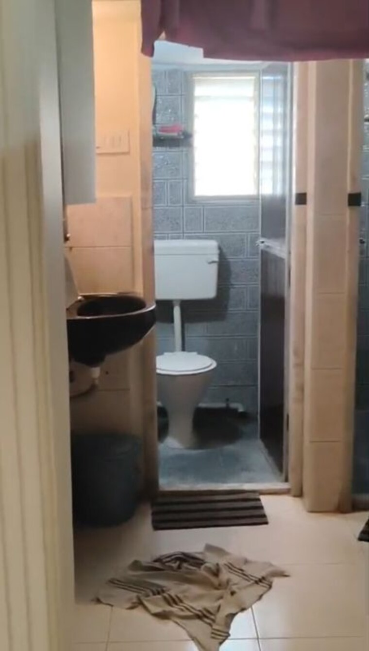 Bathroom, sai-baba-complex-goregaon 1 Bedroom 400 Sq.Ft. Apartment In Goregaon East Mumbai 10087892