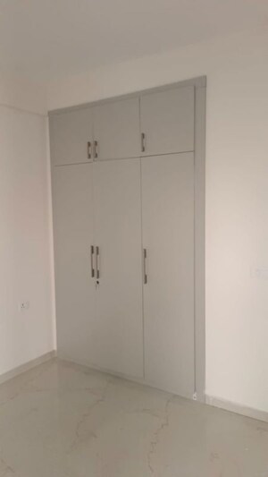 Room in 3.5 BHK Apartment at Smart World Gems, Sector 89 – for Rent