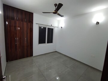 Room in 2 BHK Apartment at Samridhi Luxuriya Avenue, Sector 150 – for Rent
