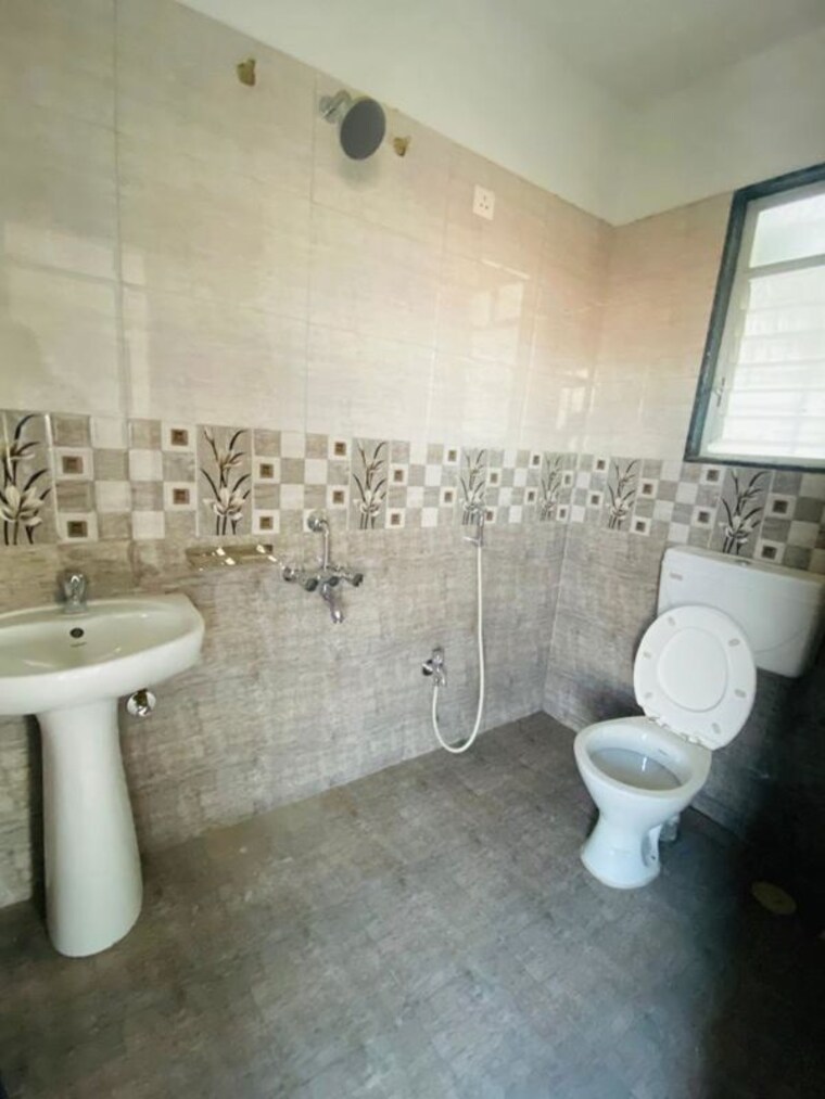 Bathroom, raj-heramba-venkatesh-imperia 2 Bedroom 1100 Sq.Ft. Apartment In Tathawade Pune 10087923