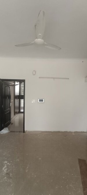 Room in 3 BHK Apartment at Ansal API Esencia, Sector 67 – for Rent