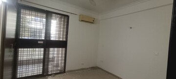 Room in 3 BHK Apartment at Ansal API Esencia, Sector 67 – for Rent