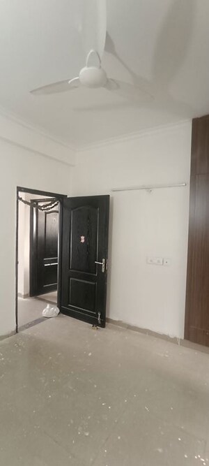 Room in 3 BHK Apartment at Ansal API Esencia, Sector 67 – for Rent