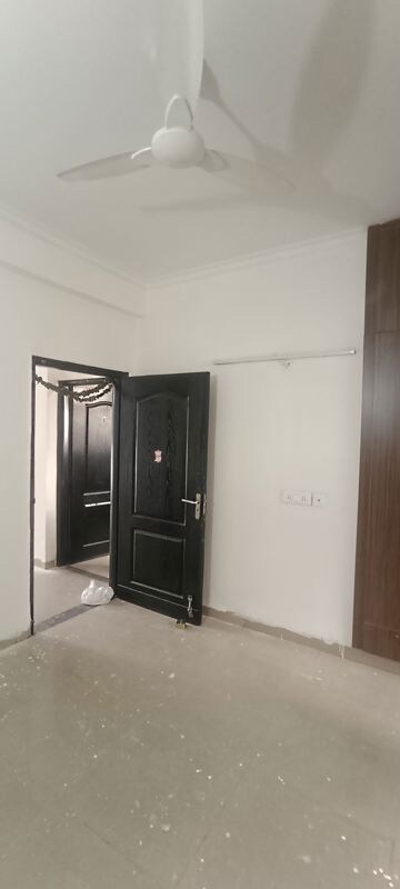 Room in 3 BHK Apartment at Ansal API Esencia, Sector 67 – for Rent