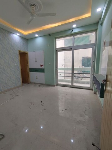 Room in 3 BHK Apartment at Malhan View Apartments, JakhaN-Rajpur Road – for Sale