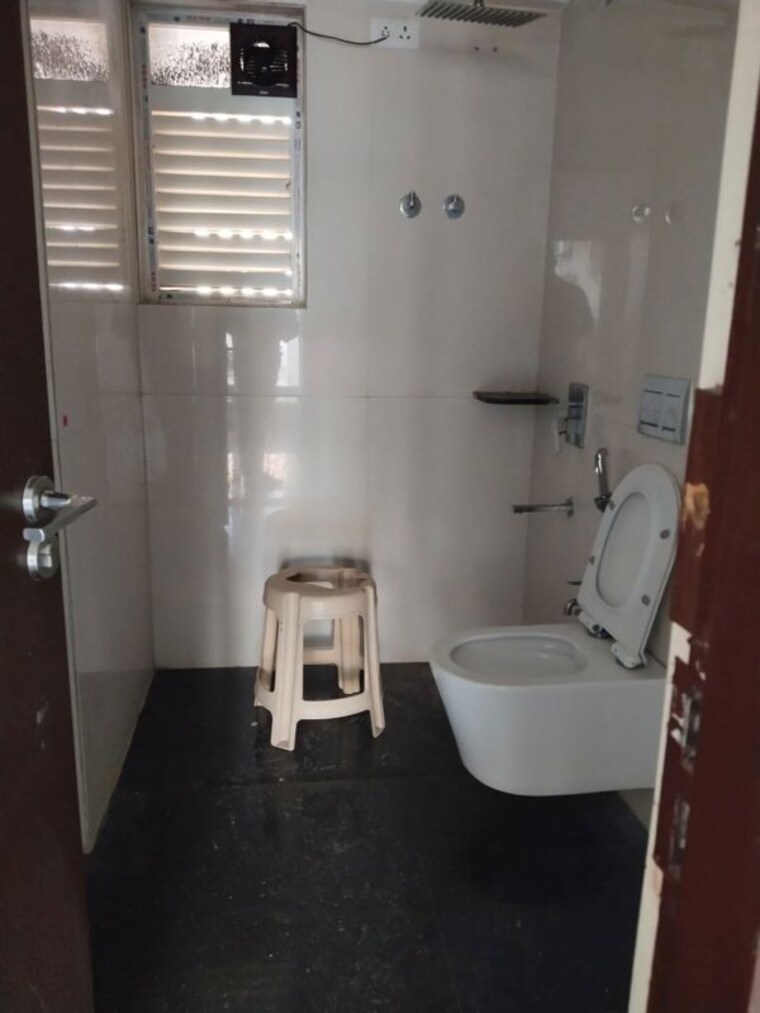Bathroom, ruparel-the-orion 2 Bedroom 814 Sq.Ft. Apartment In Chembur Mumbai 10088018