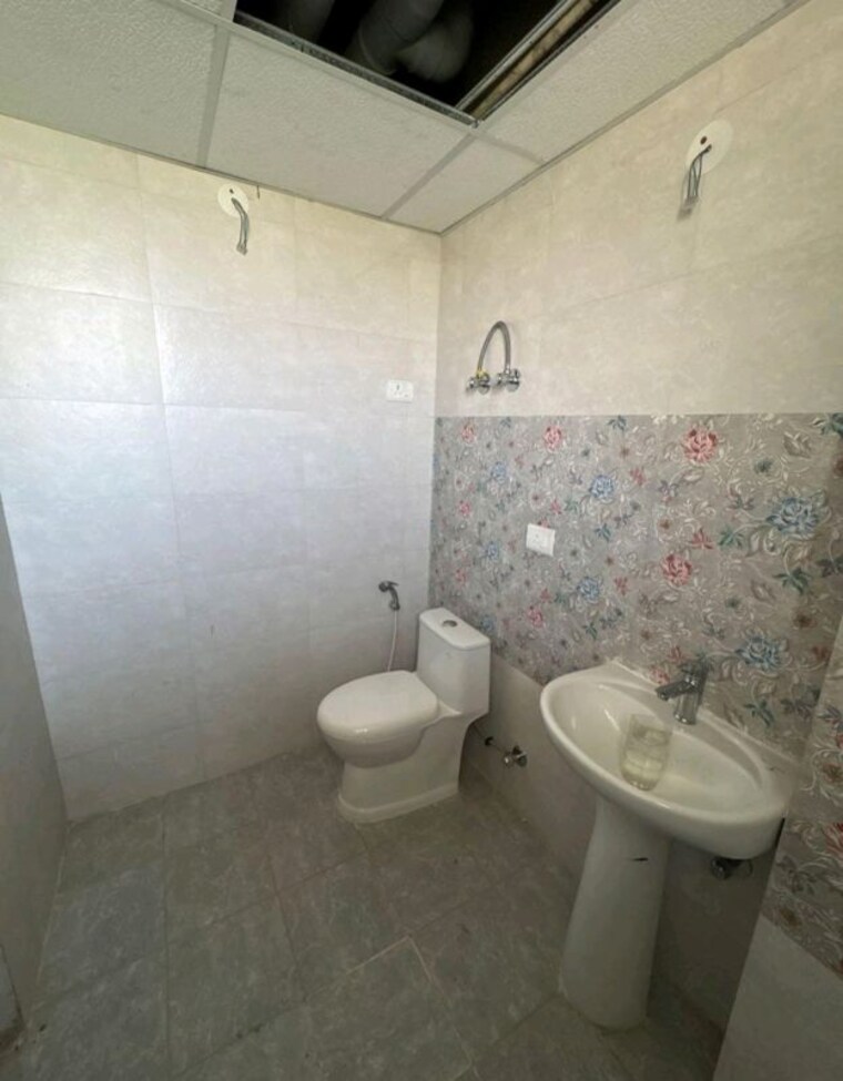 Bathroom, rise-organic-homes 2 Bedroom 1040 Sq.Ft. Apartment In Mahurali Ghaziabad 10088031