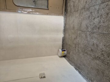 Room in 2.5 BHK Builder Floor at Mayur Vihar – for Rent