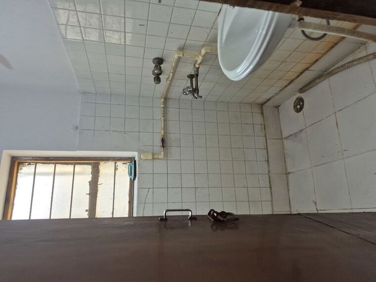 Bathroom, mayur vihar 2.5 Bedroom 860 Sq.Ft. Builder Floor In Mayur Vihar Delhi 10088048
