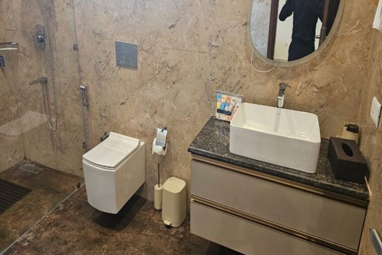 Bathroom, greater kailash ii 4 Bedroom 500 Sq.Yd. Apartment In Greater Kailash ii Delhi 10088007