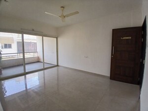 Room in 2 BHK Apartment at Vishal Leela Residency, Kharadi – for Rent