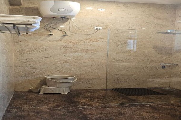 Bathroom, greater kailash ii 4 Bedroom 400 Sq.Yd. Apartment In Greater Kailash ii Delhi 10088042