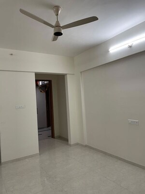 Room in 2 BHK Apartment at Majestique Marbella Phase 1, Kharadi – for Rent